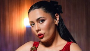 "Regia y estupenda": Daniela Aránguiz derrocha glamour con sofisticado vestido negro de espalda descubierta