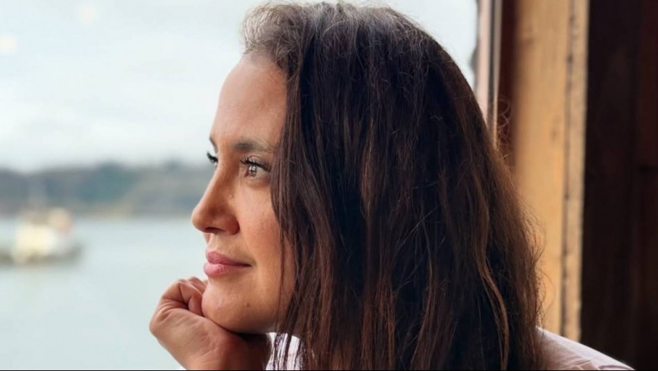 Pame Leiva triunfa bajo el sol con un bikini blanco de animal print: 'Soy un escándalo'