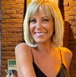 La presentadora Raquel Argandoña compartió un reciente look, casual y deportivo, que creó a partir de una polera sin hombros.