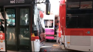 Choque entre dos buses Red en Providencia deja al menos 10 lesionados: Una mujer embarazada entre los heridos