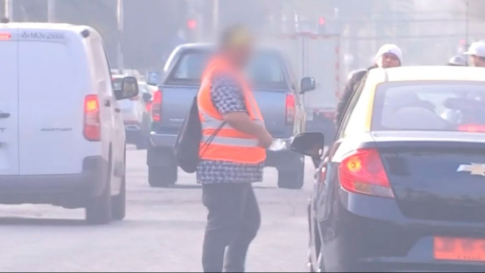 Multas y hasta penas de cárcel: Proyecto busca erradicar a estacionadores ilegales