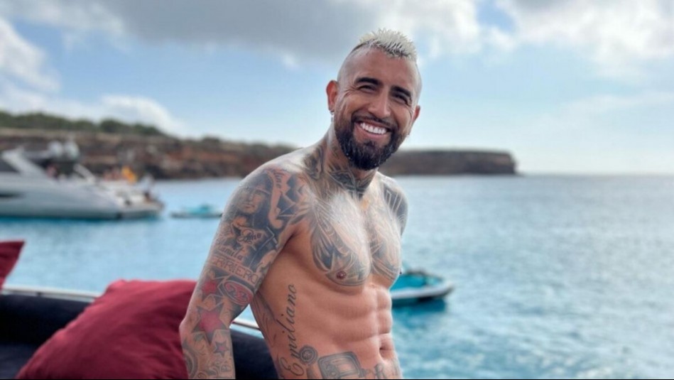 Arturo y Monito Vidal se marcan la piel al mismo tiempo: Esto fue lo que se tatuaron padre e hijo