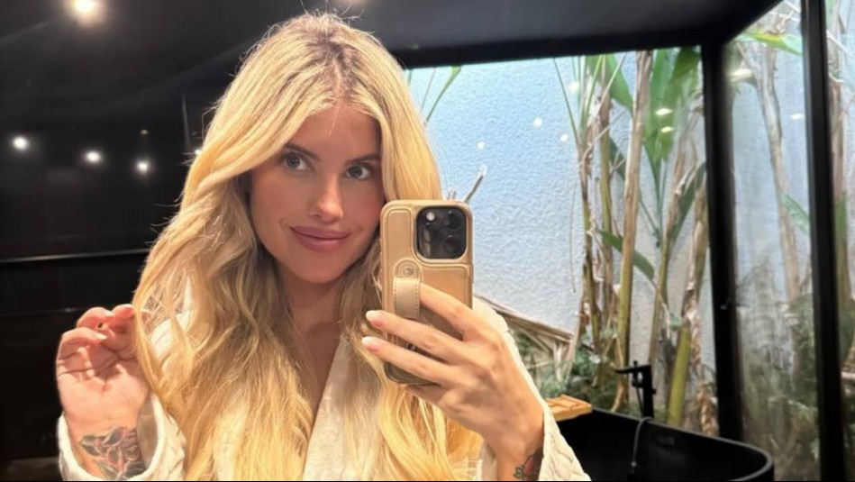 ¡La forma no aburrida de llevar un sobretodo negro! Coté López inspira lo más chic con un short de cuero