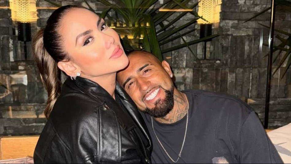 Sonia Isaza modela la nueva colección de su pololo Arturo Vidal: Bajo el estilo oversize