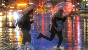 Anuncian llegada de importante río atmosférico a Santiago: Este día vuelven las lluvias intensas a la RM