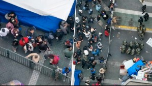 Tenso momento en operativo en Meiggs: Ambulantes intentaron derribar reja para evitar decomiso