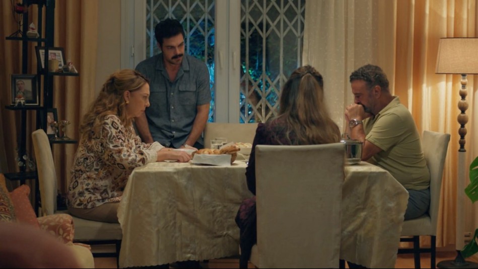 Leyla - Capítulo 8 (Parte 2): Un escándalo sacude a los Yildiz