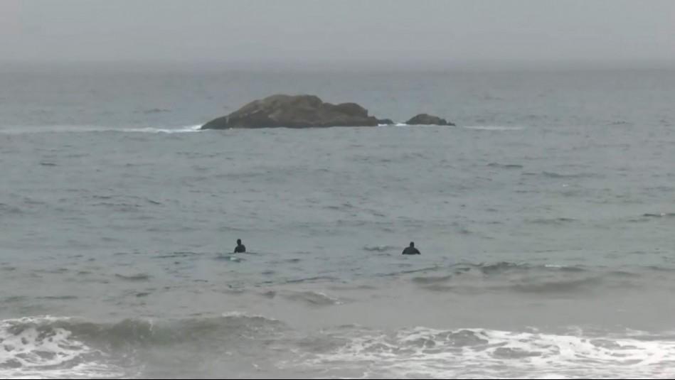 Indignación en Mucho Gusto: Captan a surfistas en Reñaca minutos antes de la evacuación por amenaza de tsunami