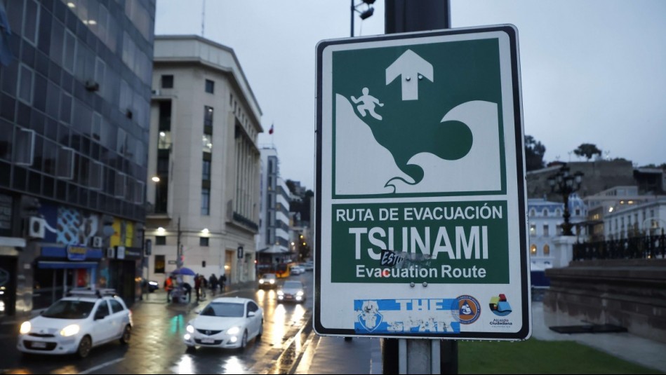 Senapred declara Alerta Roja por tsunami para comunas del borde costero entre Arica y Parinacota y Magallanes