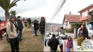 Videos muestran a vecinos de Valparaíso y San Antonio esperando en los cerros llegada de tren de olas