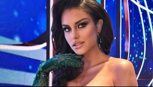 Pesa 18 kilos: Cuánto cuesta el vestido rojo con el que Emilia Dides entregó la corona del Miss Universo Chile