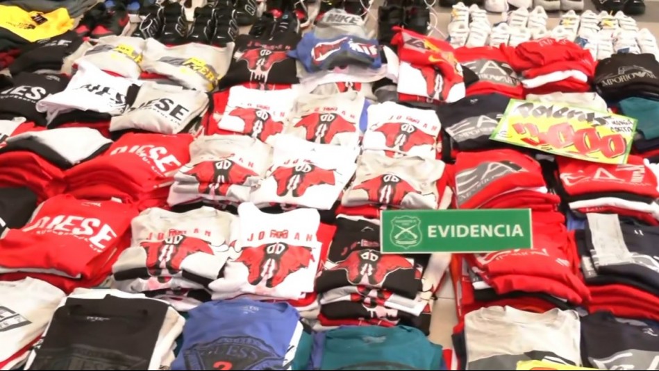 Entre ropa y zapatillas: Avalúan en casi $350 millones cientos de productos falsos incautados en Meiggs