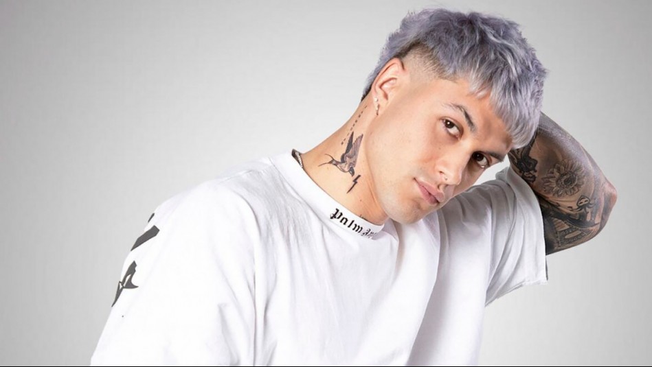 'Duele bastante': Nicolás Solabarrieta confiesa estar eliminando tatuajes en sensible parte de su cuerpo