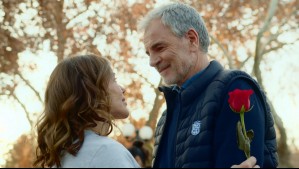 'Eres una mujer increíble': La declaración de Carlos a Karla en romántica escena de Aguas de Oro