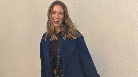 Kika Silva elige la tendencia del papel tapiz para agregar estilo y textura a la decoración de su sala