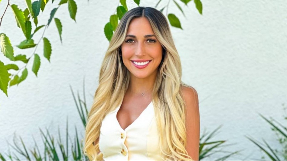 El perfecto match fucsia: Así combina Rebeca Naranjo con el Mercedes Benz que le obsequió Nano Calderón