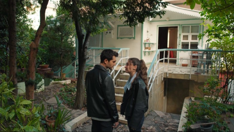 Leyla - Capítulo 17 (Parte 1): De vuelta en la casa de Leyla y Hilmi