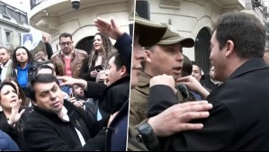 Casi a los golpes: La tensa discusión entre partidarios de ME-O y Parisi por ocupar tarima afuera del Servel