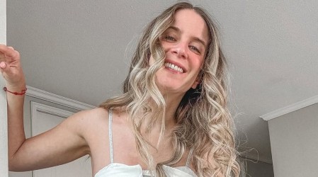 Alison Mandel "le dijo adiós a su vesícula": Pedro Ruminot comparte postal tras operación de su esposa