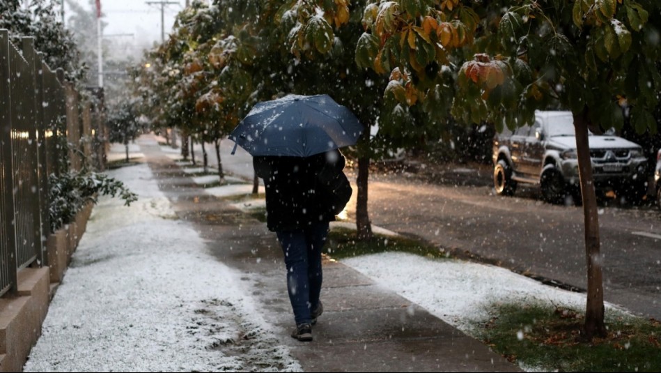 Anuncian probabilidad de nieve en Santiago: Este será el día en que nevará en la capital