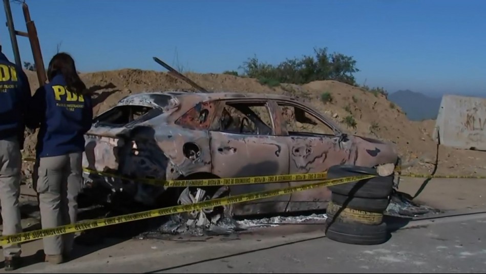 Encuentran vehículo quemado en Cuesta Lo Prado: Sería con el que atropellaron y mataron hombre en Curacaví