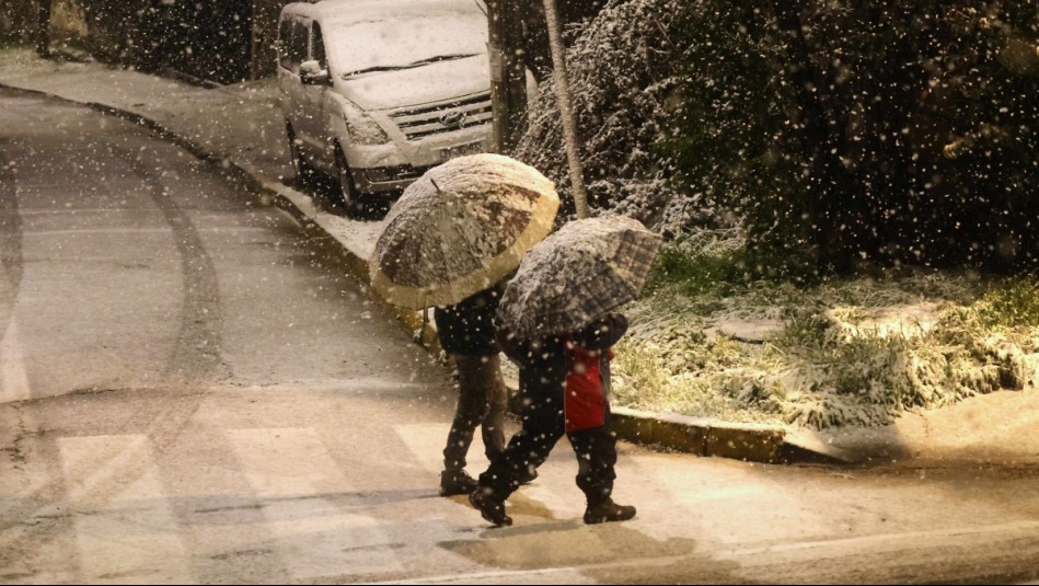 ¿Seguirá nevando este viernes en Santiago?