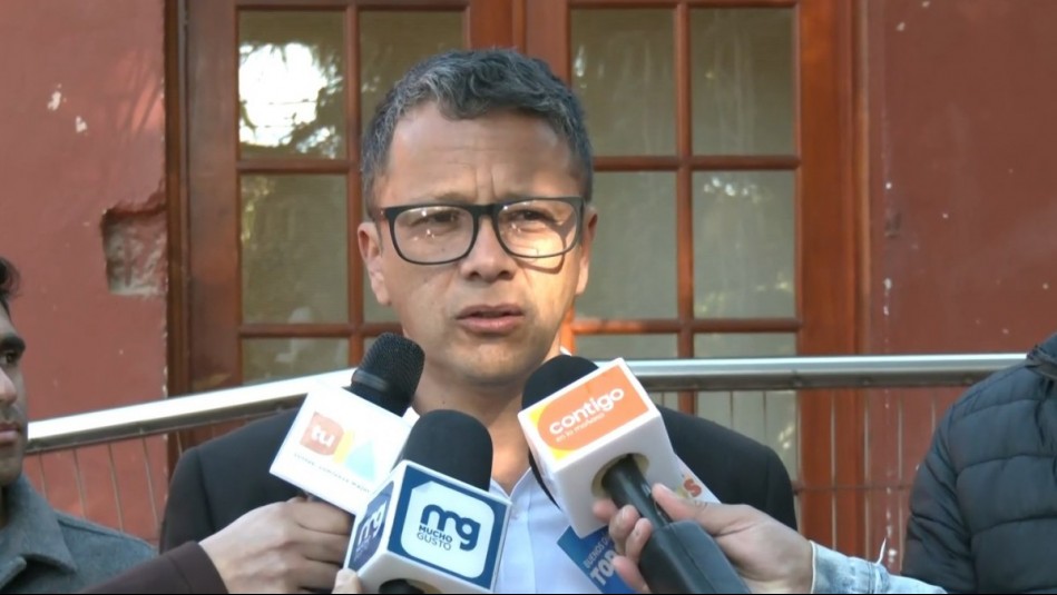 'Nuestra disposición siempre ha sido contribuir': Alcalde de Curacaví y críticas por entrega de criminal