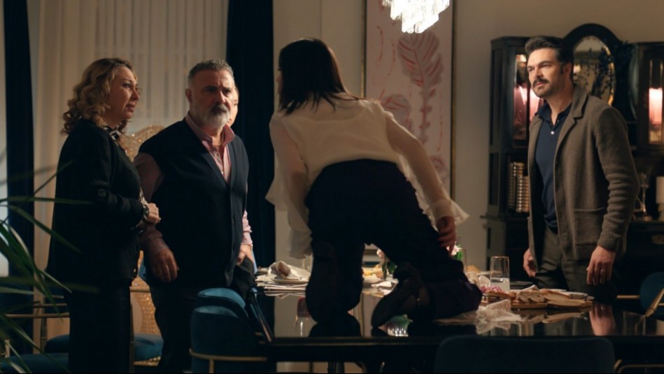Leyla - Capítulo 23 (Parte 1): Una noche de grandes revelaciones en la casa Yildiz