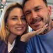 Mauricio Pinilla y Gissela Gallardo se despidieron de su hijo Mauricio, quien emprendió un viaje con su escuela de fútbol. Sus hijas Agustina y Matilda también asistieron.