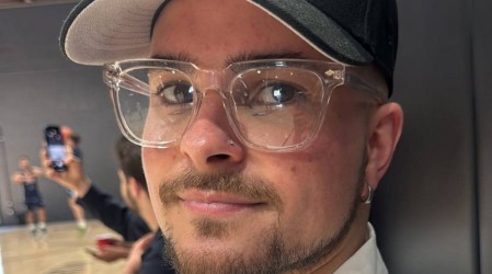 Un obsequio lo conmovió hasta llorar: Augusto Schuster celebra su cumpleaños número 33 lleno de emociones