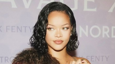 La extravagante cartera Dior que Rihanna usó para pasear con su hija: Cuesta más de tres mil dólares