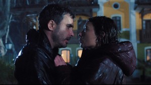 Aguas de Oro - Capítulo 17: El apasionado beso de Laura y Miguel