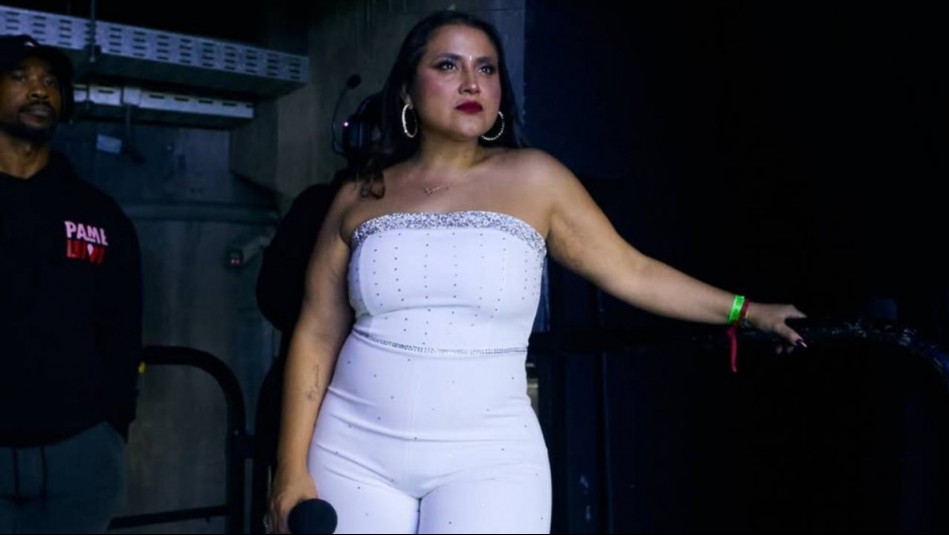 Ponle brillo a los buzos: Pamela Leiva logra comodidad y glamour impregnada de llamativos cristales