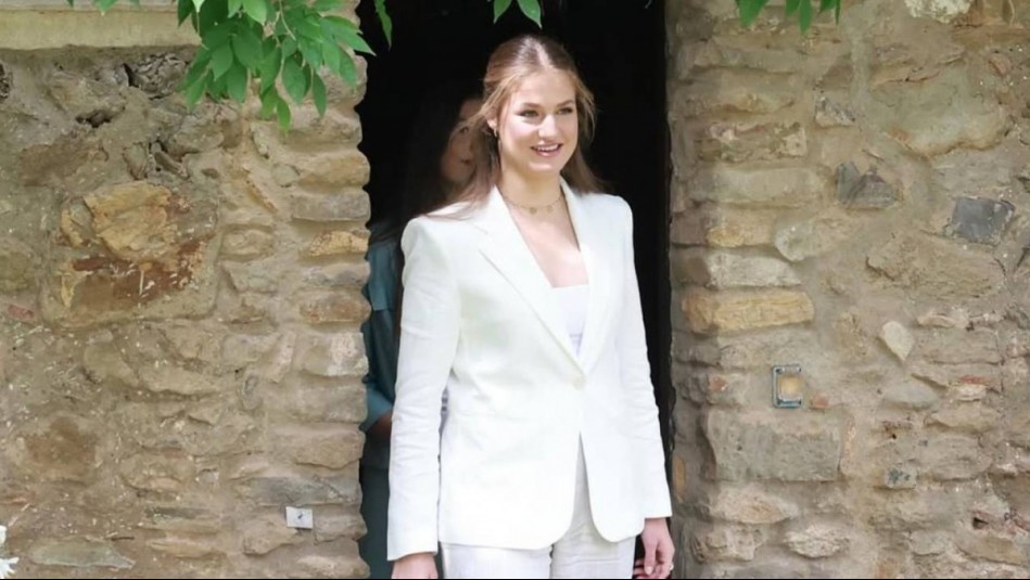 La princesa Leonor se luce a lo Top Gun con su enterito verde: Así apareció en la Academia del Aire