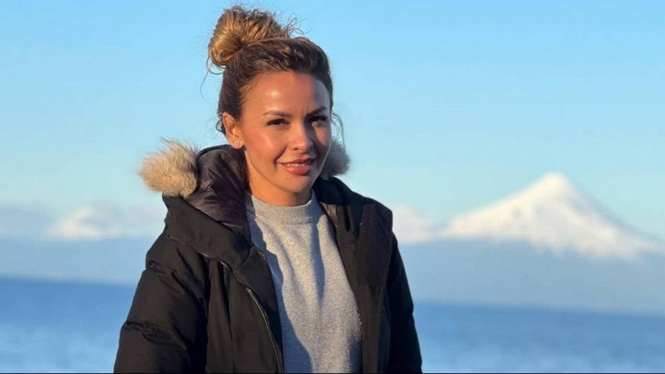 'Huele a Fiestas Patrias': Carla Pardo luce una minifalda y un jersey rojo recordando la celebración nacional