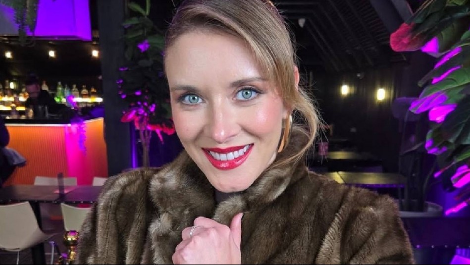 ¿Una canción de indirecta?: Carla Jara la 'pasa rico soltera' con un ajustado minivestido de colores