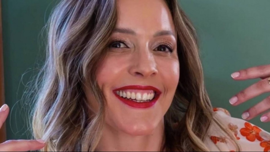 'Hoy soy rosa negra': Maly Jorquiera redefine la manera de usar volantes con un elegante vestido de diseñador