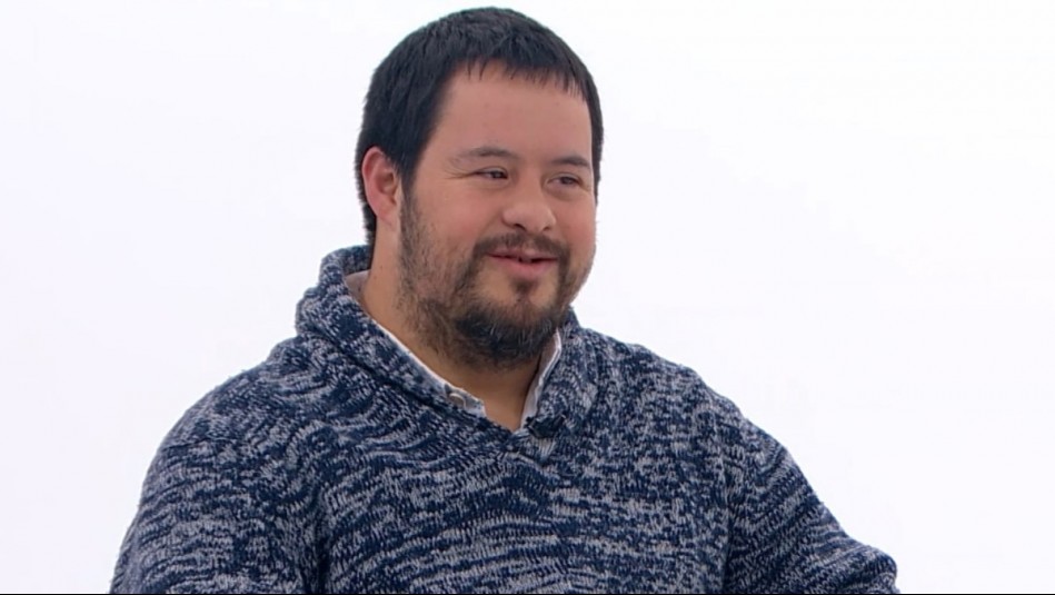 Conoce la historia de Luis Rodríguez, el actor que transforma vidas desde el escenario y las salas de clases