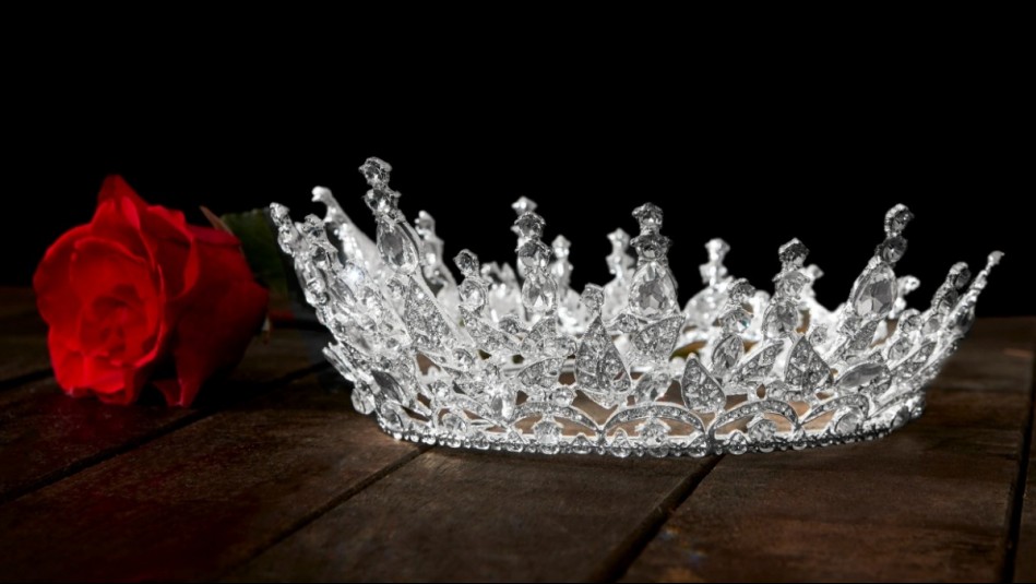 Certamen de Miss Valdivia reacciona ante violenta riña de concursante: 'La reina no tiene ninguna vinculación'