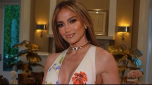 Jennifer López se envuelve con un sofisticado diseño monocromático: Un abrigo oversize de 1.600 dólares