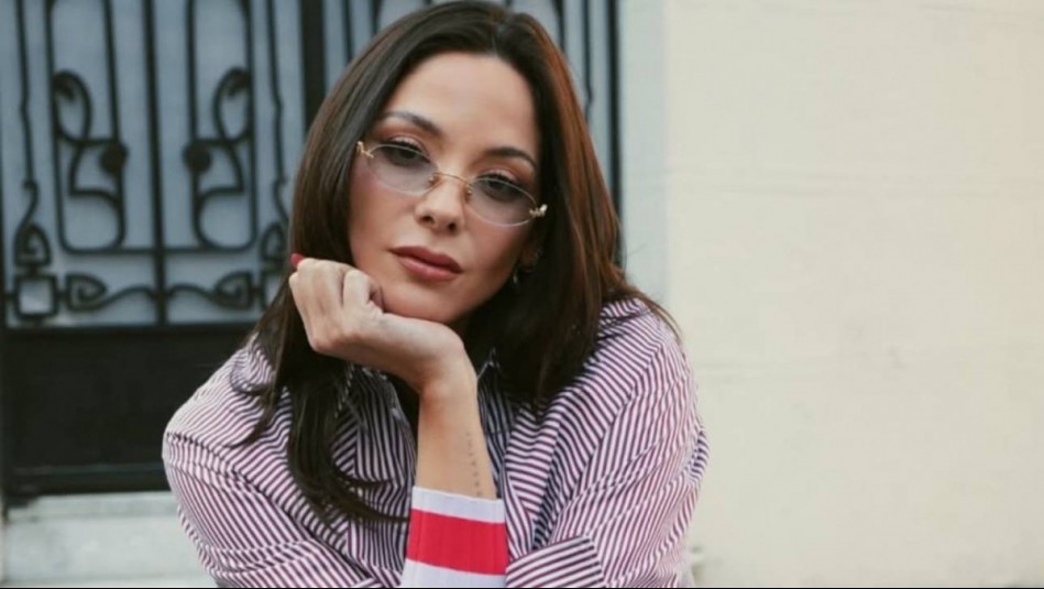 Impacto total en Nueva York: Kel Calderón se adueña de la alfombra roja con moderna chaqueta minitrench