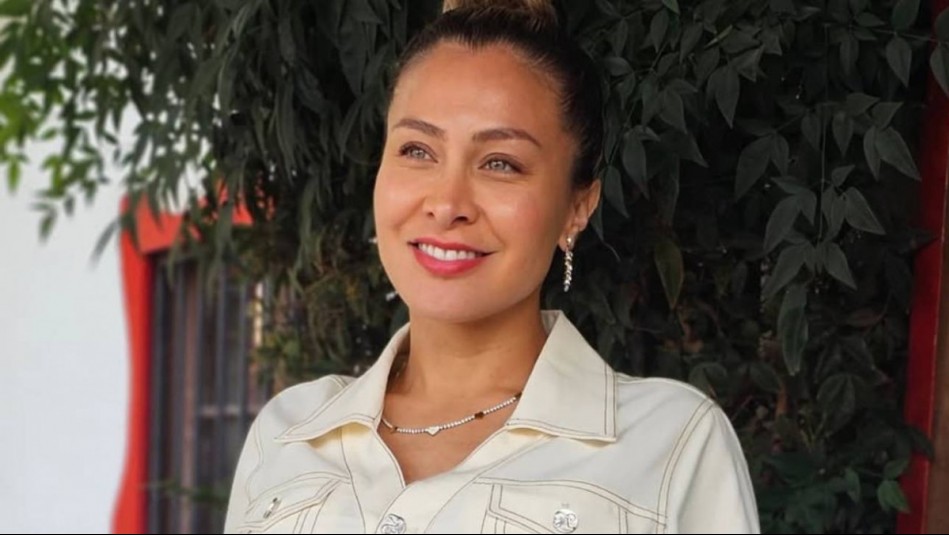 Sin esconder su guatita: Sabrina Sosa da lección de estilo al demostrar cómo llevar un crop top en el embarazo