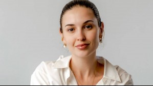 Belén Soto "sale de su zona de confort" en Nueva York con atrevida combinación de rayas, encaje y lentejuelas