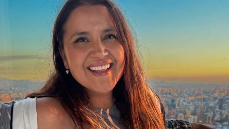 El outfit de Fiestas Patrias de Pamela Leiva para un paseo al aire libre: Moda denim y top rojo ajustado