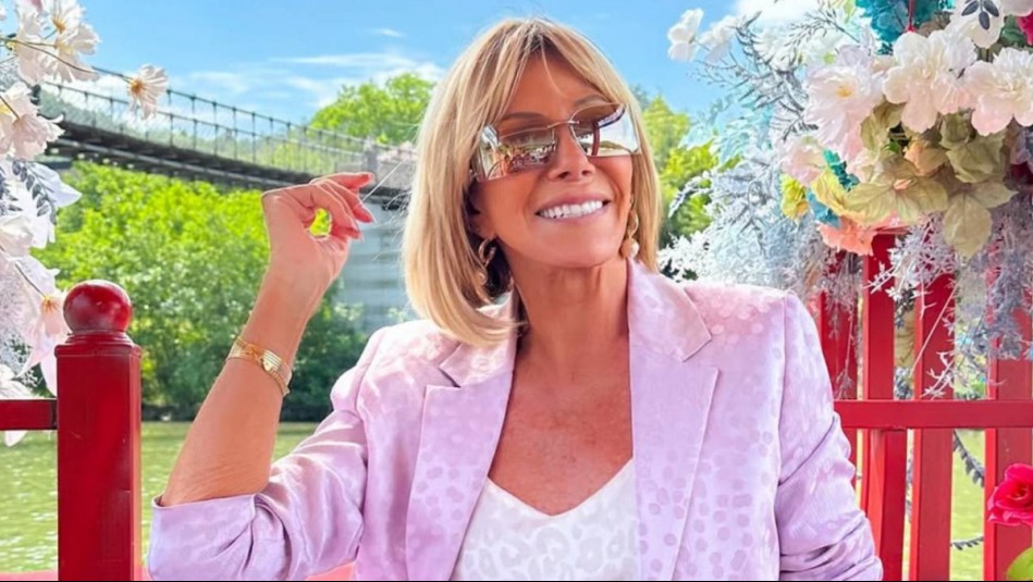 'Me las llevaré todas': Raquel Argandoña tiene la carterita metalizada que será tendencia en esta primavera