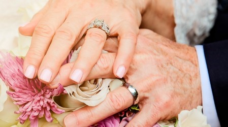 ¿Estás casado? Conoce acá los requisitos para cobrar el bono Bodas de Plata