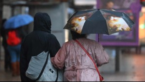 "La primavera llega en su ley": Adelantan días calurosos, pero también el regreso de las lluvias para Santiago