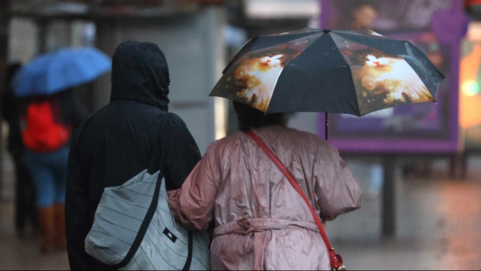 'La primavera llega en su ley': Adelantan días calurosos, pero también el regreso de las lluvias para Santiago
