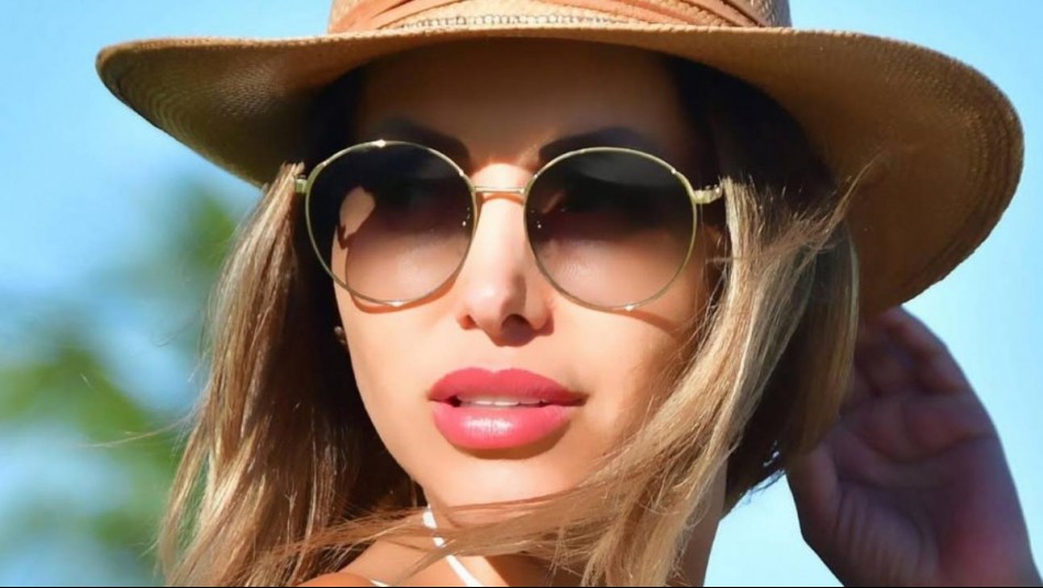 Con look urbano y la costa de fondo: Marité Matus impone estilo personal en su visita a Barcelona