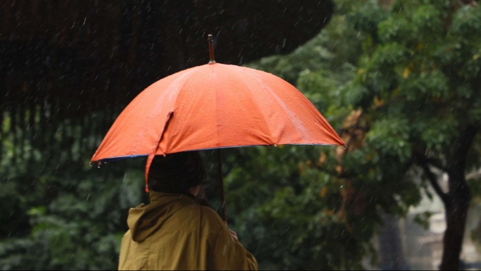 La primavera comienza con lluvias en Santiago: Este es el día en que volverían las precipitaciones a la RM